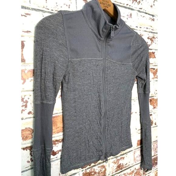 Free People Movement Gray Zip It Layer Stretch Athletic Jacket Top w Thumb Loop - Picture 2 of 11